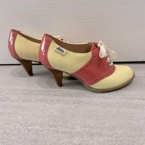 Bass Cream and Pink Saddle Oxford Heels sz 6.5